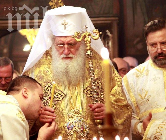 Патриарх Неофит направи обиколка на патриаршеската катедрала „Света Неделя” с Плащеницата