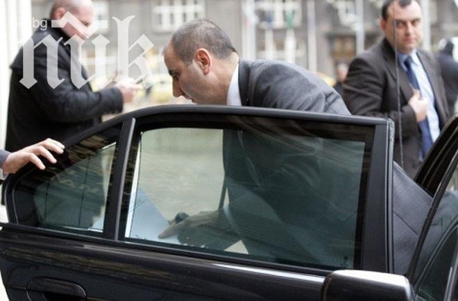 Гардове затвориха центъра на Балчик заради Цветанов 