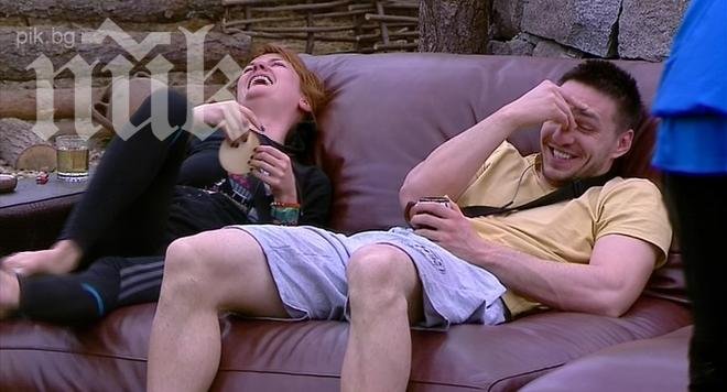 Пияните Рут и Деян крещят и псуват в Къртицата: Дайте алкохол!