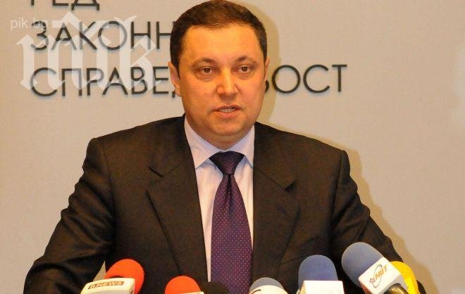 Яне на амбразурата – изрежда корумпирани бивши министри, но без Цветанов