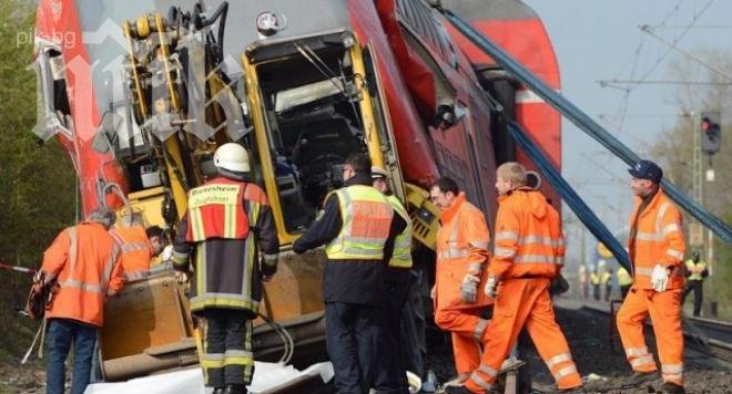 Два пътнически влака се сблъскаха в тунел в Белград