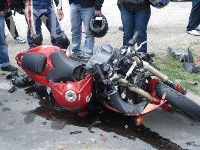 Моторист бере душа след катастрофа във Варна