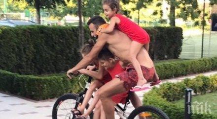 бербо пръст спусъка имам две дъщери имам две пушки вижте звездата отпразнува димитровден снимка