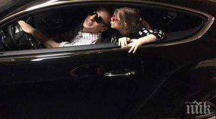 малката деа почти разплака бербатов сърчице картон снимка