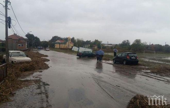 БЕДСТВИЕ! Вижте кадри от хеликоптер на потопа в Бургаска област (ВИДЕО)