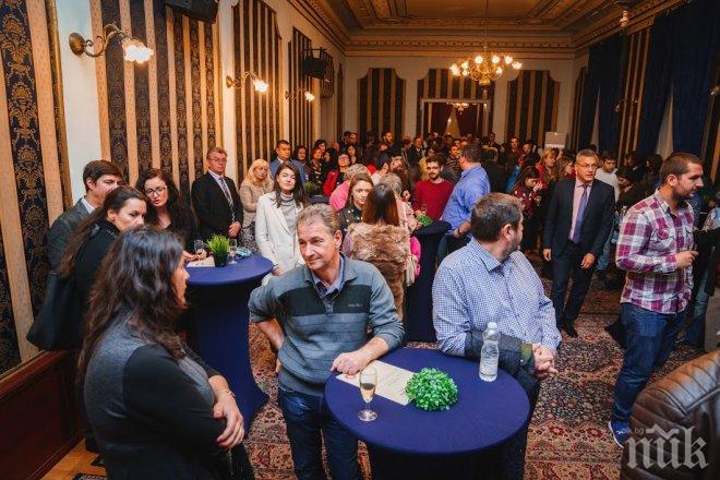 Премиерата на „Българско военно чудо“ събра десетки преподаватели във Военния клуб (СНИМКИ)