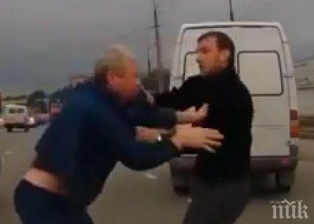 ЕКШЪН! Шофьор нервак насини окото на колега заради клаксон 