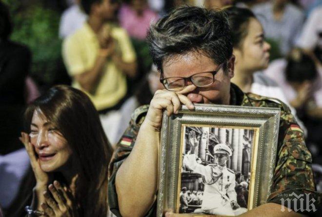 Грандиозно погребение за краля на Тайланд - почетоха го като полубог