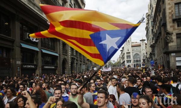 Хиляди привърженици на едиството на Испания и Каталуния се събраха на протест в Барселона