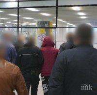 Ето как екстрадираха руския гуру Митрадевананда Свами, търсен за убийство, секс насилие и мъчения на деца  (СНИМКИ)