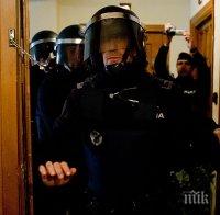 ПРЕТЪРСВАНЕ! Гражданската гвардия на Испания нахлу в управленията на полицията в Каталуния