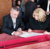 Валери Симеонов предаде реликва на Ботьо Петков в Националния музей „Христо Ботев“ (СНИМКИ)