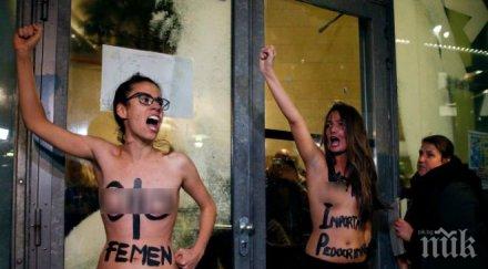 голи девойки нападнаха знаменит режисьор париж видео