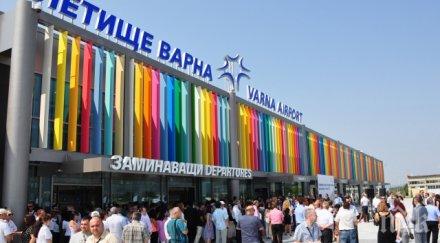 силен вятър летището варна работи пристанището затворено маневри