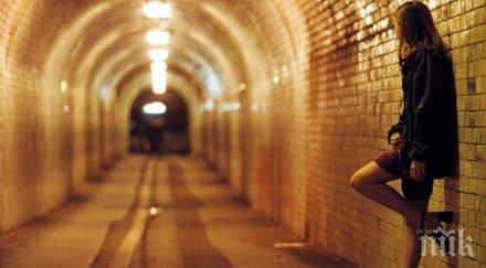 проституция начинаещи раздадоха ученички брошури секс бизнес снимки