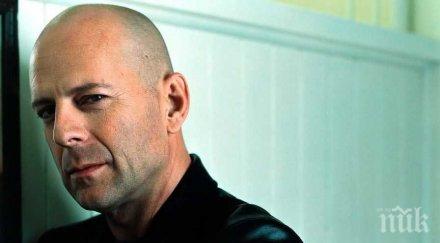 тотален хит брус уилис нахлузи рокля… снимка