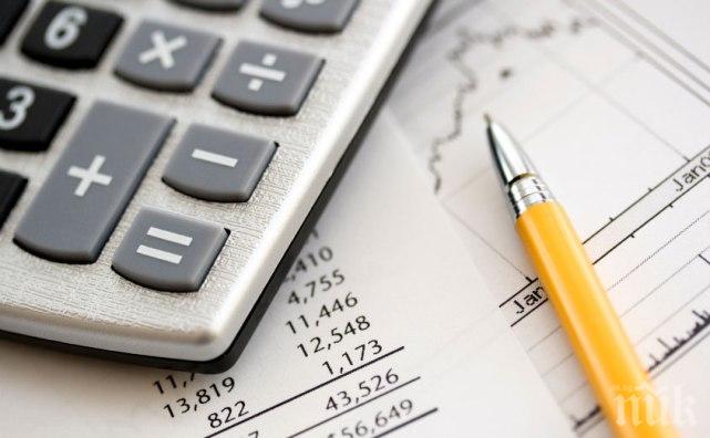 КАЛКУЛАТОР: Само за 10 г. - данъците със сериозен удар по джоба ни