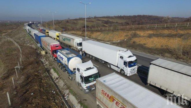 Тапи на Капитан Андреево и Лесово, колоните са километрични   