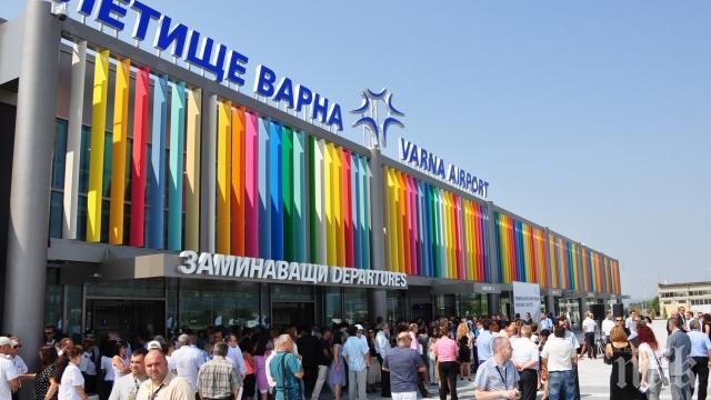 СИЛЕН ВЯТЪР! Летището във Варна работи, пристанището е затворено за маневри 
