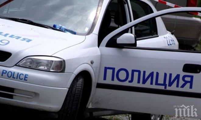 Баща и син се клаха в Раковски, полиция ги разтървава