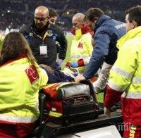 Получилият тежка травма играч на Евертън ще нощува в болницата в Лион