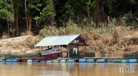 близо 000 души евакуирани заради наводненията малайзия