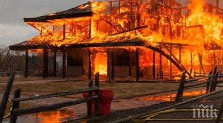 годишна изгори основи баптистка църква луизиана