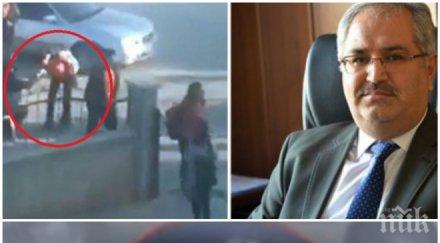 шаш училищен директор накара учениците целуват ръка влизане школото видео