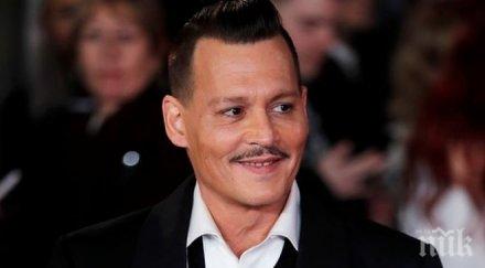 джони деп блесна ново амплоа червения килим