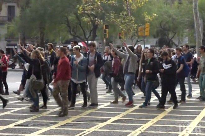 Студенти протестираха в Каталуния срещу арестите на министри (ВИДЕО)