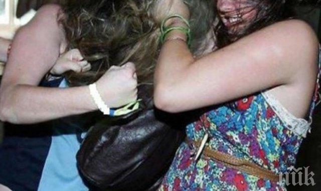 Ревнива шефка шамароса продавачка