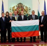 Президентът Румен Радев изпрати българските полярници с трикольор