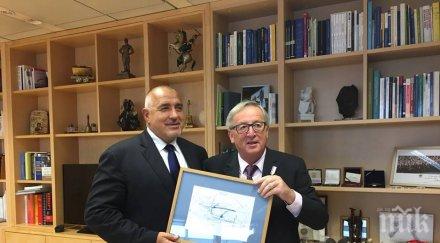 първо пик борисов показа уникален авторски чертеж направил специално юнкер снимки