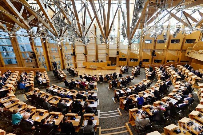 Евакуираха сградата на шотландския парламент заради пакети с бял прах