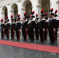 Италианските гвардейци се изложиха с българския химн при посрещането на Борисов (ВИДЕО)