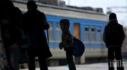 акция полицаите сваляли бежанците покривите вагоните централна гара