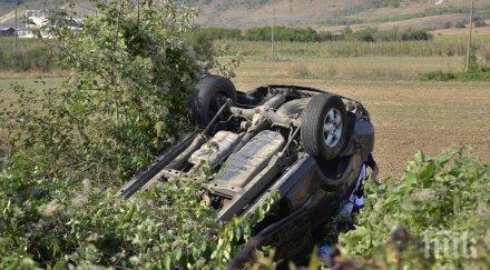 тежа катастрофа ботевград лек автомобил самокатастрофира