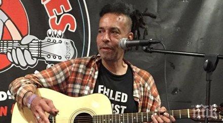 почина бивш вокалист групата фейт ноу мор