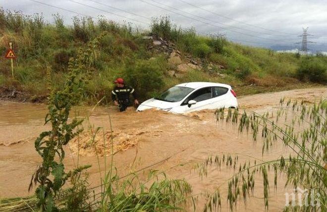 Трагедия в Корфу: Шофьор загина заради лошото време
