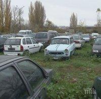За пример! Общината във Варна започна прочистване на града от изоставени по улиците автомобили
