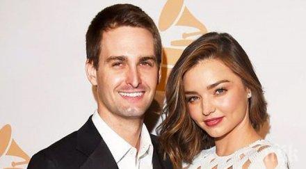 млада майка австралийският супермодел миранда кер очаква второто дете