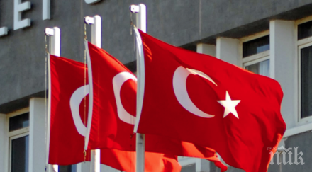 закона турското обвинение погна двама американски прокурори