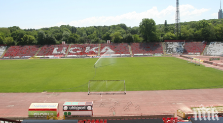 червените разделят поне един футболист