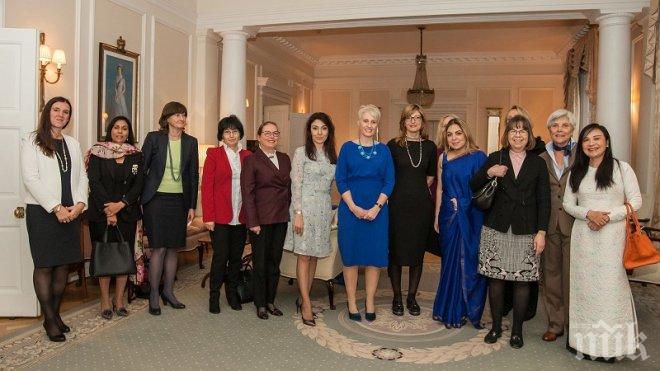 Жените-посланици се срещнаха с Екатерина Захариева в британското посолство на чаша чай