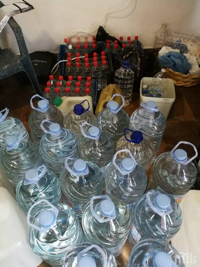 Над 3,4 тона нелегален алкохол спипаха митничари в Петричко