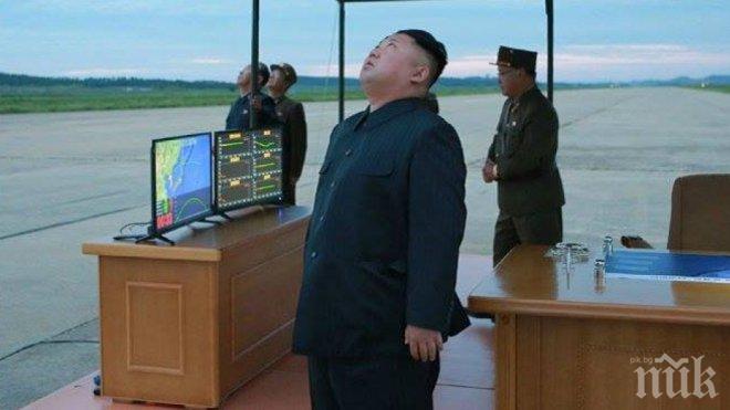 Ким Чен Ун заряза ракетите и яхна трактор - ще развива икономиката (СНИМКА)