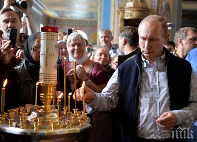 Путин влиза в манастир 