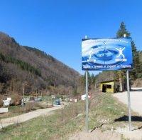 БЕЗУМИЕ! Роми режат кранове, за да се къпят с минерална вода! Правят поразии за 30 бона!