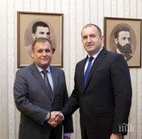Румен Радев прие новия шеф на ВАС Георги Чолаков, на когото подписа указ от втория път