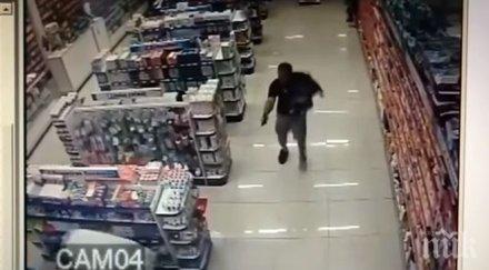 екшън бразилски полицай застреля крадци държейки ръце малкия син видео